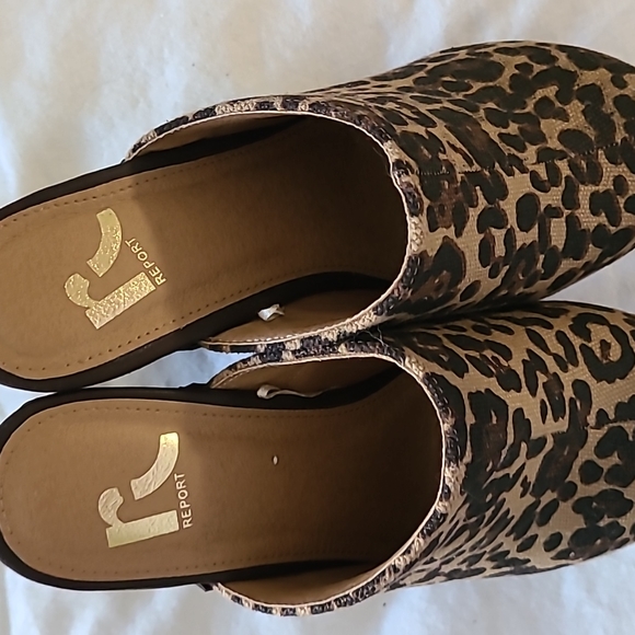 Clogs - Picture 3 of 3